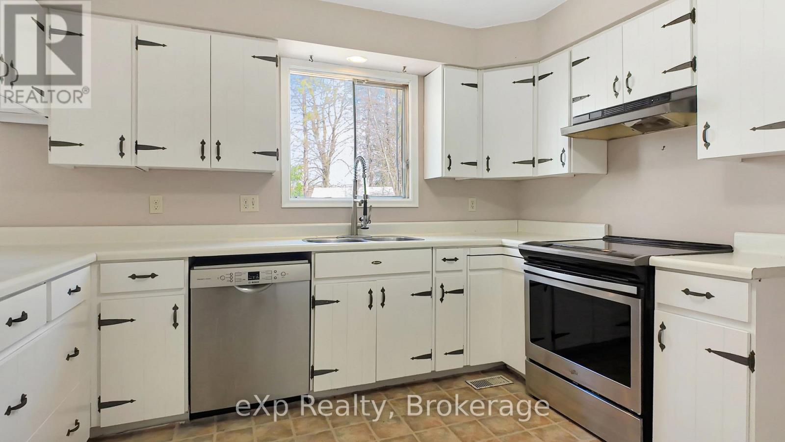 251 4th Avenue, Hanover, Ontario  N4N 2B6 - Photo 13 - X13049536