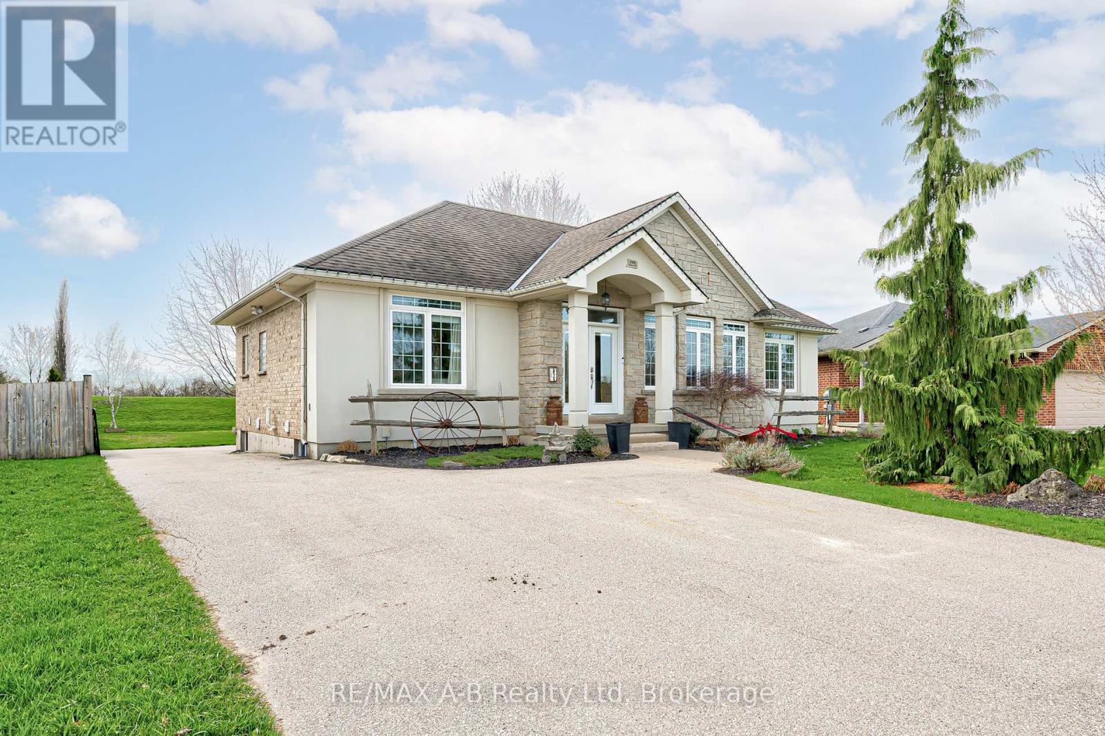 296 Glass Street, St. Marys, Ontario  N4X 1E5 - Photo 2 - X13056550
