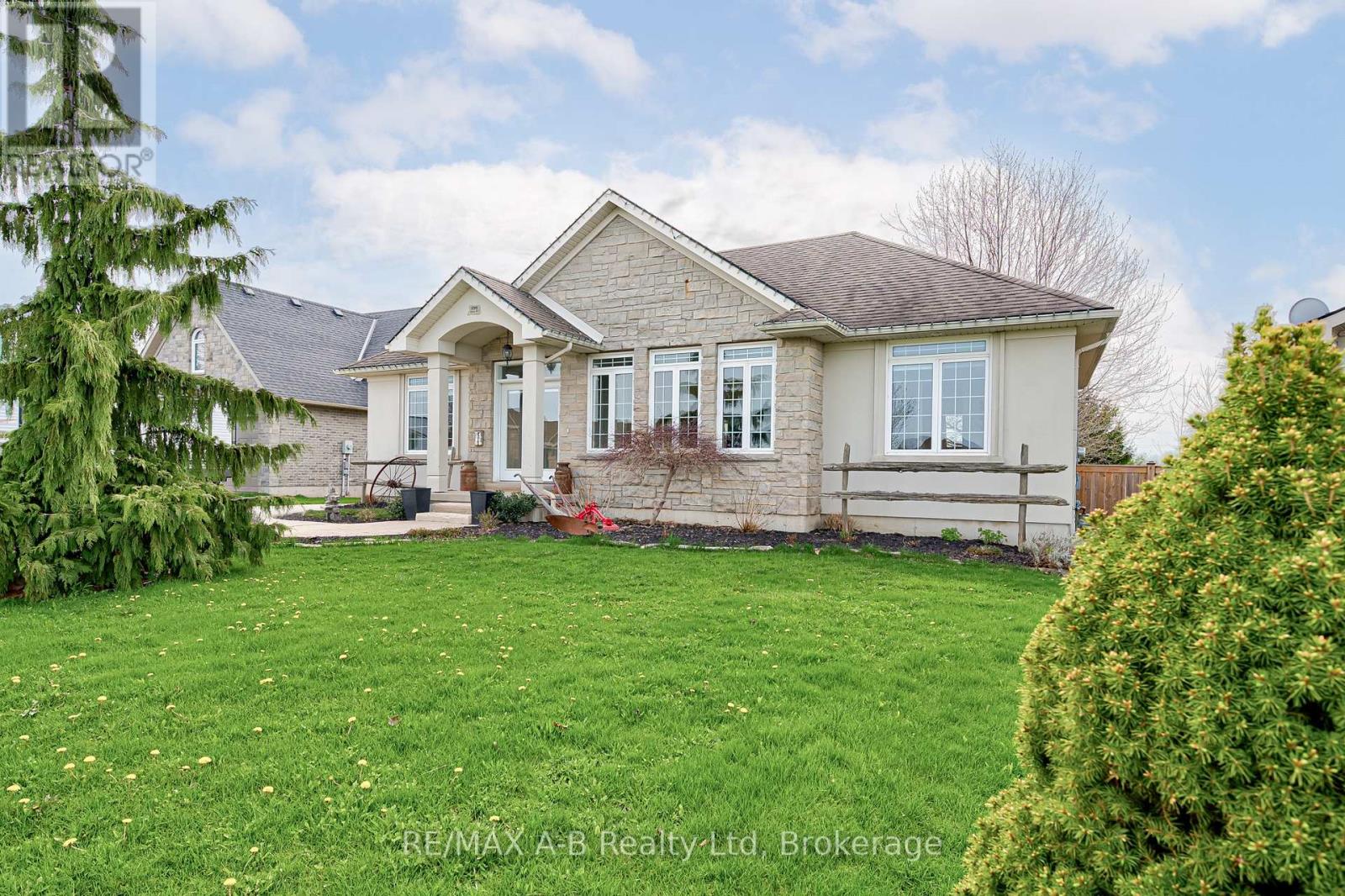 296 Glass Street, St. Marys, Ontario  N4X 1E5 - Photo 3 - X13056550