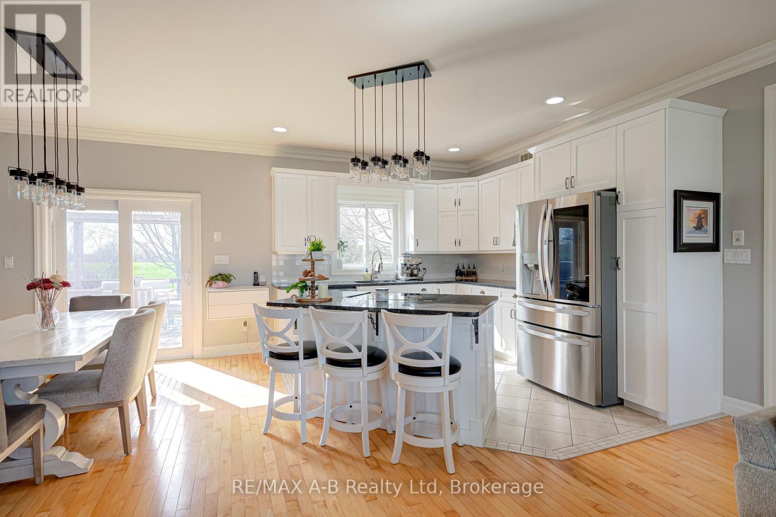 296 Glass Street, St. Marys, Ontario  N4X 1E5 - Photo 4 - X13056550