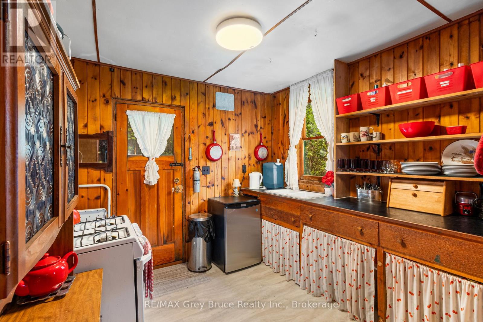6726 Highway 6, Northern Bruce Peninsula, Ontario  N0H 2R0 - Photo 12 - X13062212