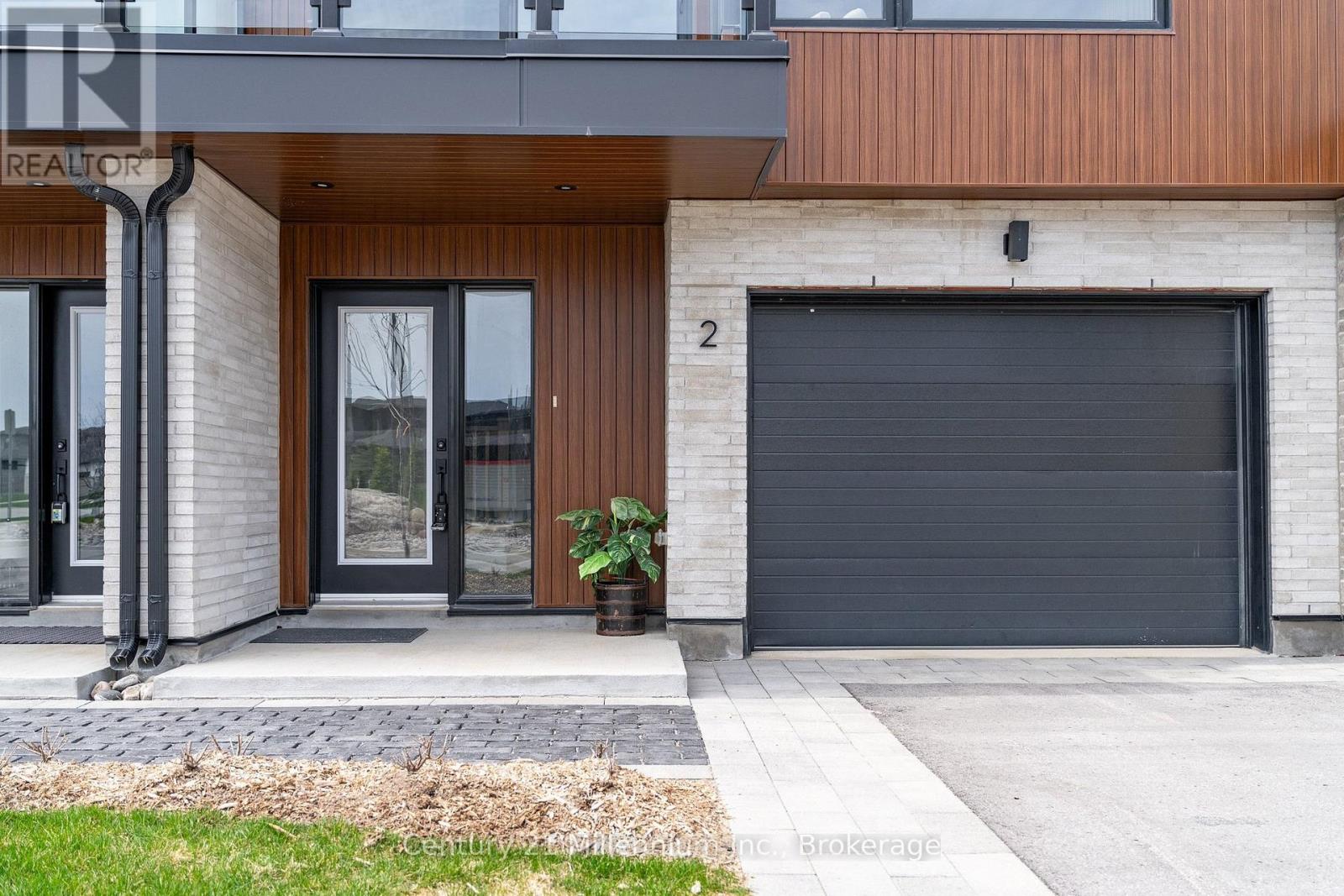 # 2 - 117 Sladden Court, Blue Mountains, Ontario  N0H 2P0 - Photo 2 - X13062894