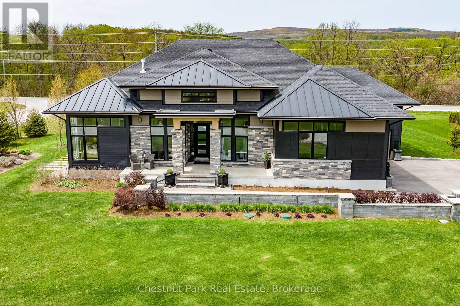 1 Windrose Valley Boulevard, Clearview, Ontario  L9Y 0K2 - Photo 2 - S13065468