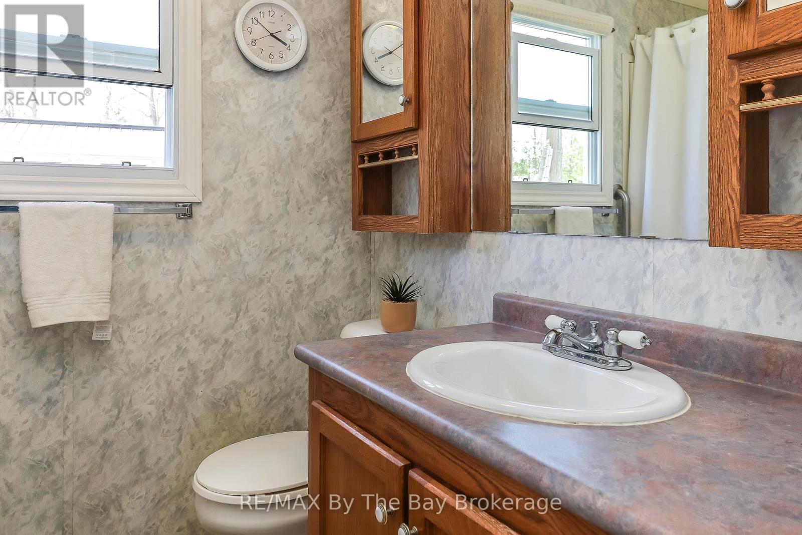6 Pacific Avenue, Wasaga Beach, Ontario  L9Z 3A8 - Photo 14 - S13065998