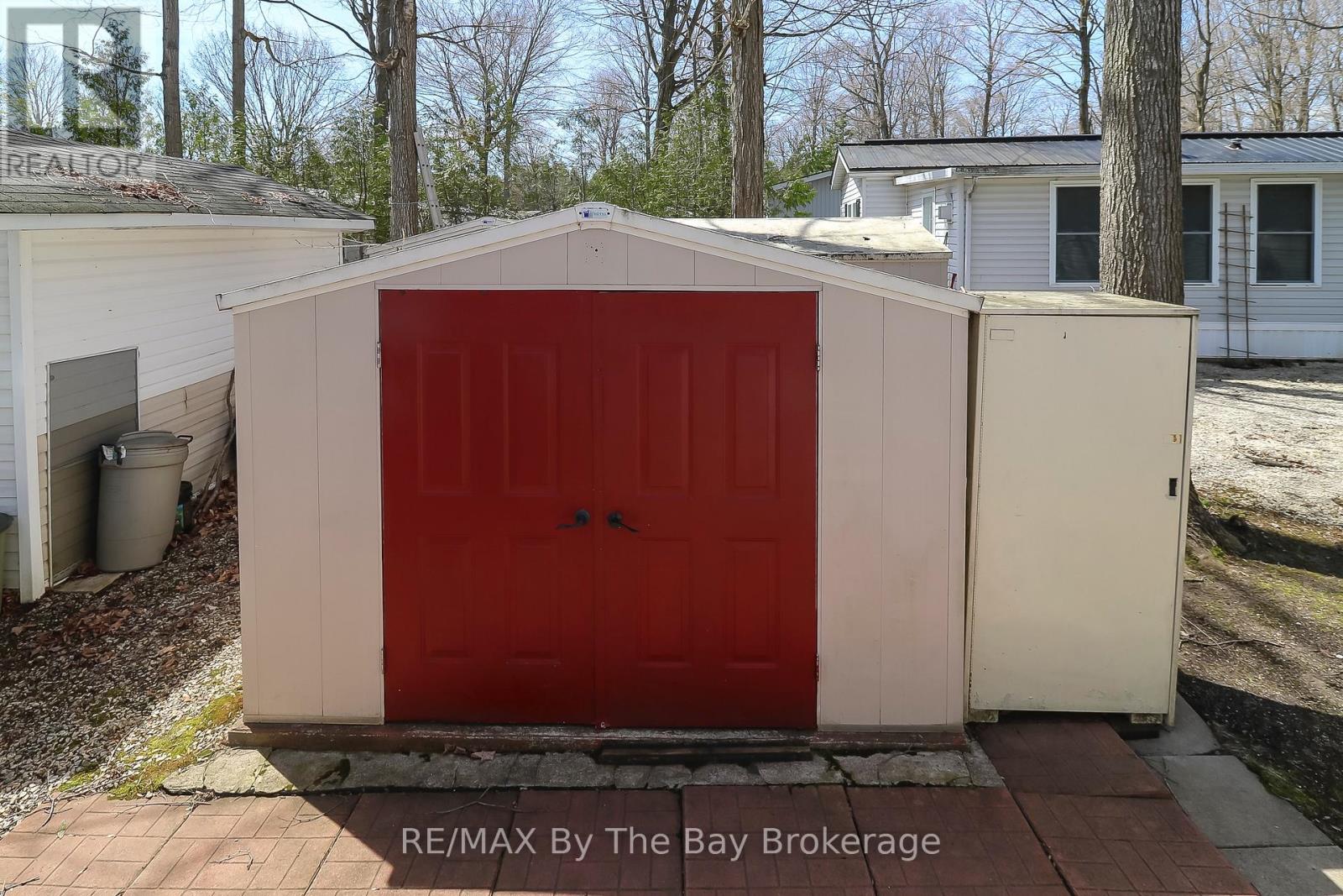6 Pacific Avenue, Wasaga Beach, Ontario  L9Z 3A8 - Photo 18 - S13065998