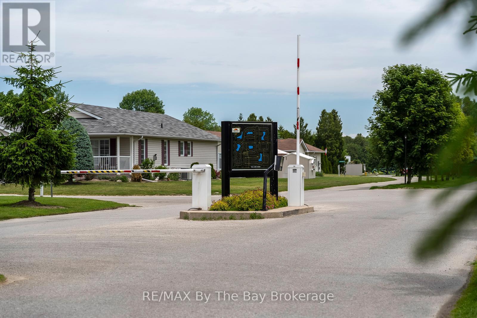6 Pacific Avenue, Wasaga Beach, Ontario  L9Z 3A8 - Photo 26 - S13065998
