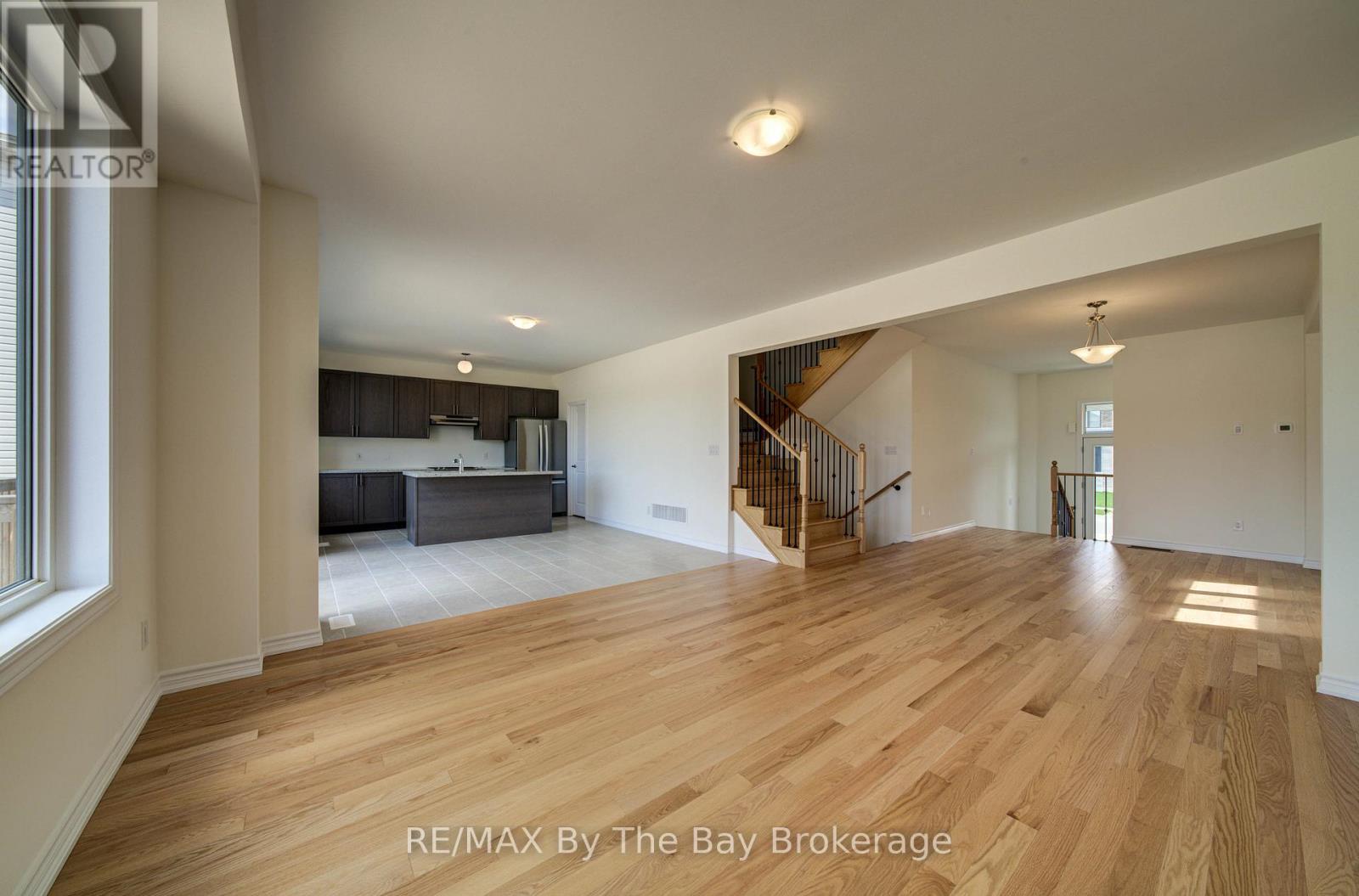 61 Rosanne Circle, Wasaga Beach, Ontario  L9Z 0M8 - Photo 10 - S13066198