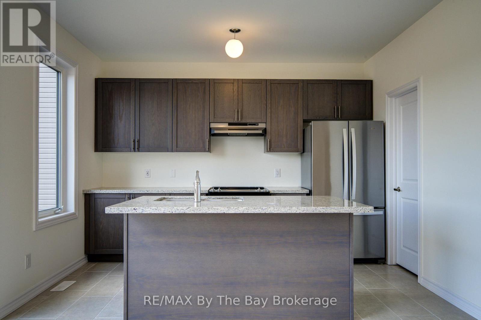 61 Rosanne Circle, Wasaga Beach, Ontario  L9Z 0M8 - Photo 12 - S13066198