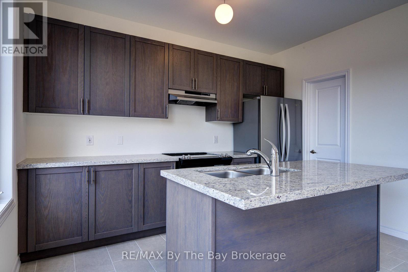 61 Rosanne Circle, Wasaga Beach, Ontario  L9Z 0M8 - Photo 13 - S13066198
