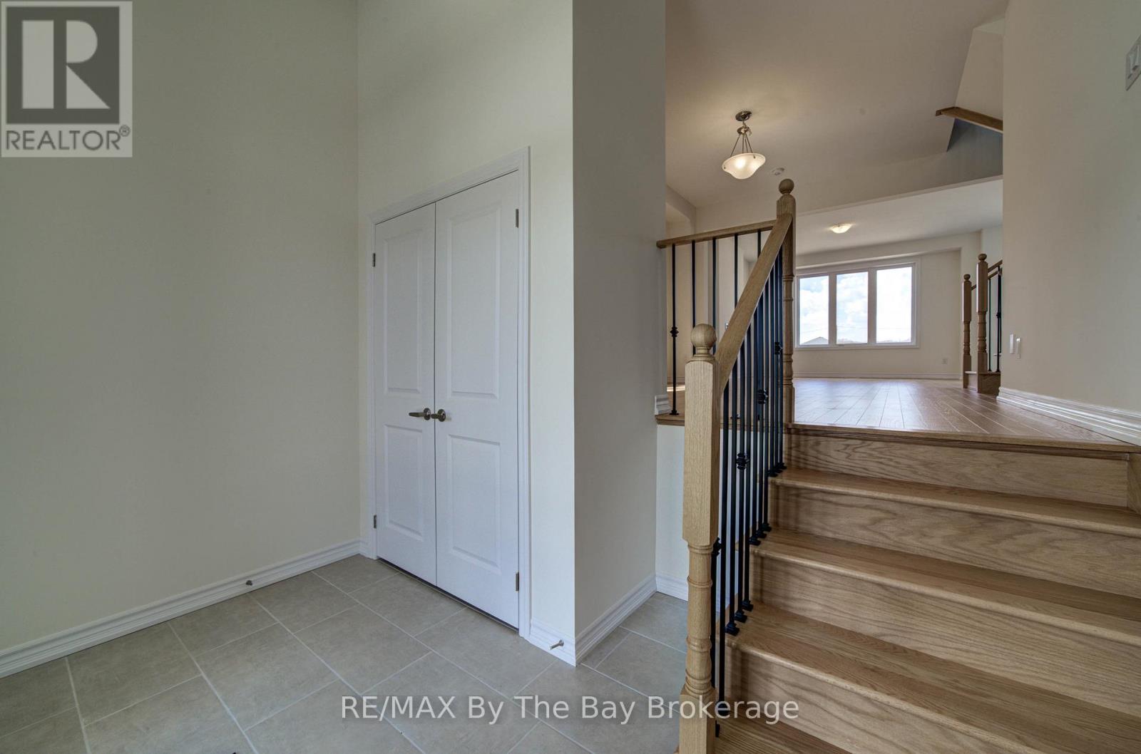 61 Rosanne Circle, Wasaga Beach, Ontario  L9Z 0M8 - Photo 3 - S13066198