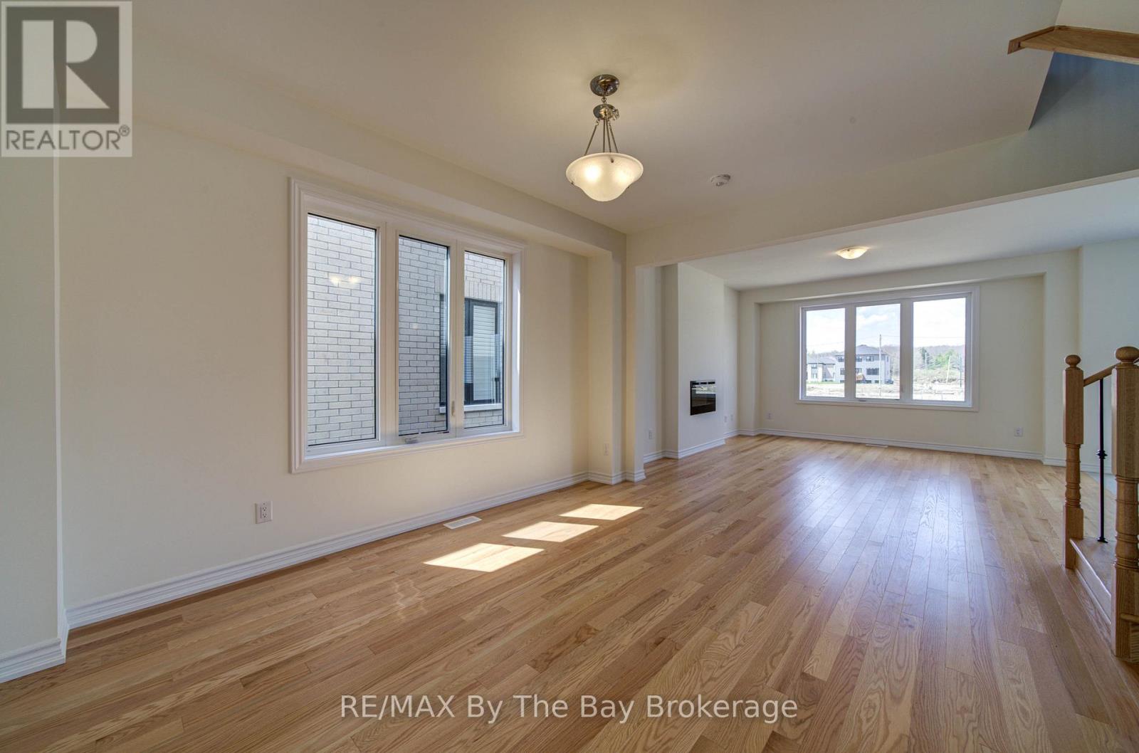 61 Rosanne Circle, Wasaga Beach, Ontario  L9Z 0M8 - Photo 4 - S13066198