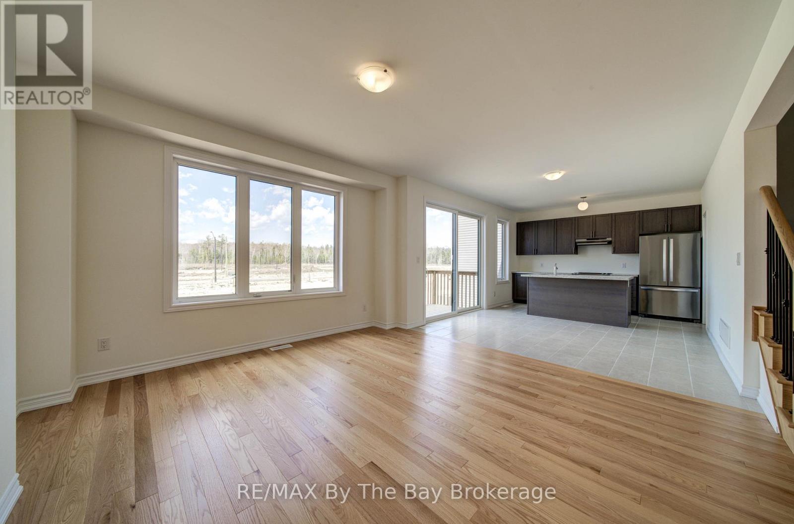 61 Rosanne Circle, Wasaga Beach, Ontario  L9Z 0M8 - Photo 9 - S13066198