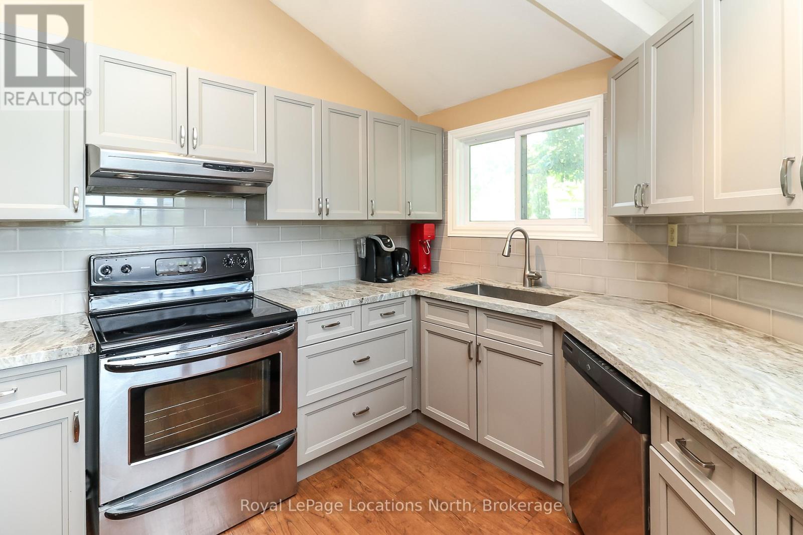 10 Sunset Court, Wasaga Beach, Ontario  L9Z 2A9 - Photo 16 - S13066992