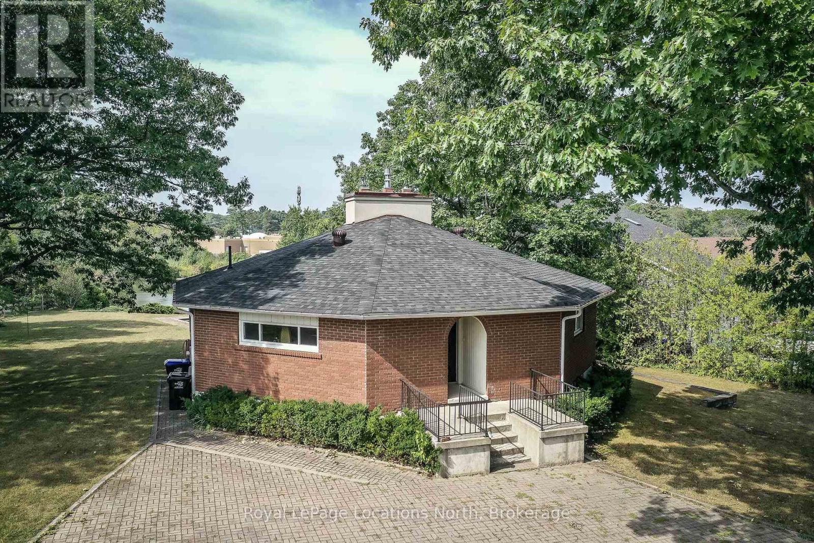 10 Sunset Court, Wasaga Beach, Ontario  L9Z 2A9 - Photo 3 - S13066992