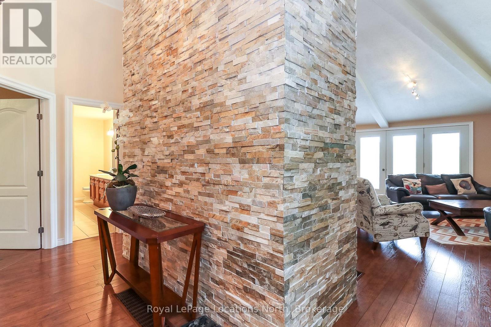 10 Sunset Court, Wasaga Beach, Ontario  L9Z 2A9 - Photo 4 - S13066992