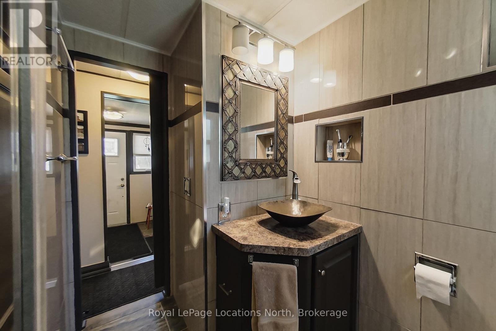 18 Prince Charles Avenue, Springwater, Ontario  L0L 1P0 - Photo 15 - S13067922