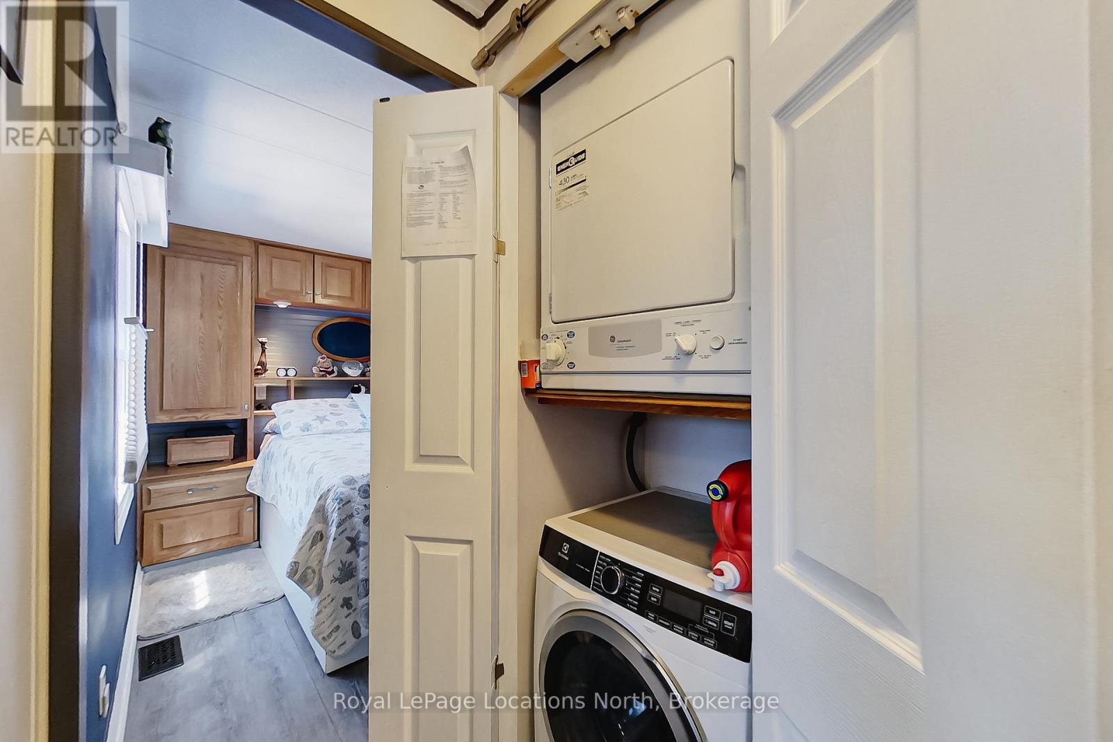 18 Prince Charles Avenue, Springwater, Ontario  L0L 1P0 - Photo 17 - S13067922