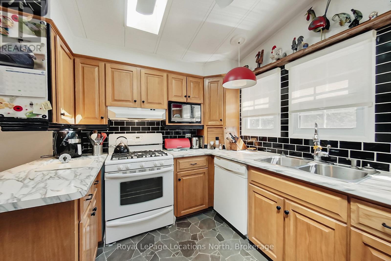 18 Prince Charles Avenue, Springwater, Ontario  L0L 1P0 - Photo 21 - S13067922