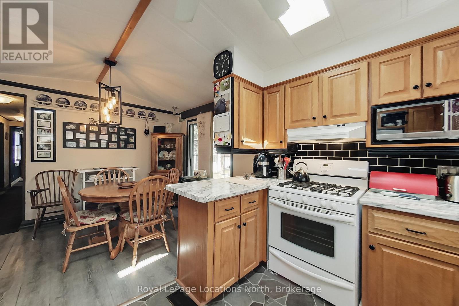 18 Prince Charles Avenue, Springwater, Ontario  L0L 1P0 - Photo 22 - S13067922
