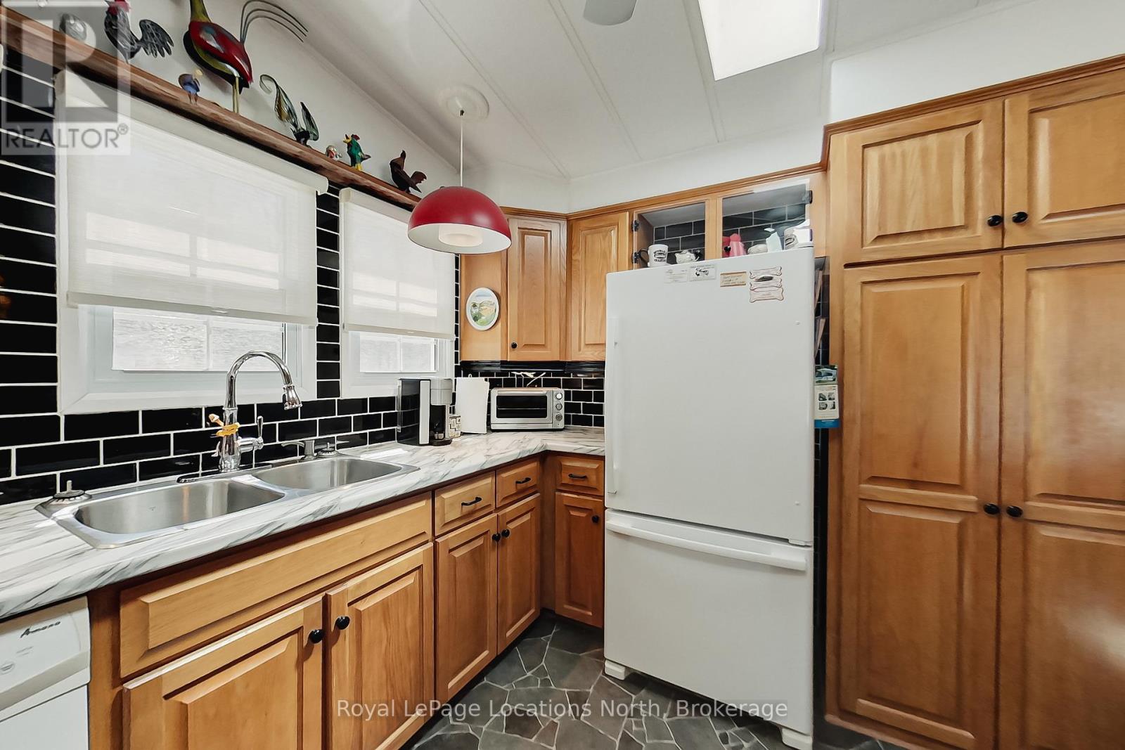 18 Prince Charles Avenue, Springwater, Ontario  L0L 1P0 - Photo 23 - S13067922