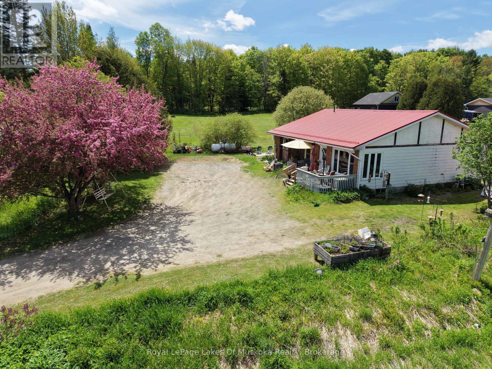 250 Stephenson Rd 12 W Road, Huntsville, Ontario  P0B 1M0 - Photo 2 - X13067536