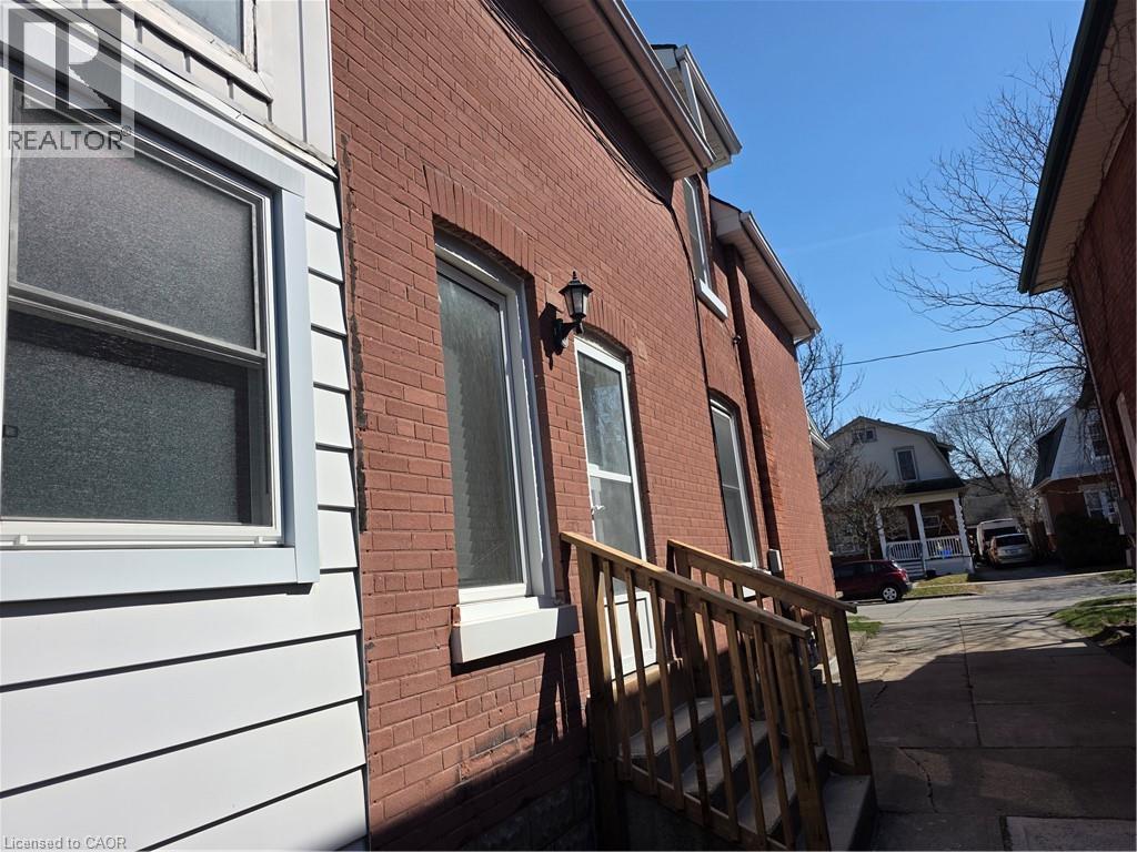 182 Marlborough Street, Brantford, Ontario  N3S 4S9 - Photo 2 - 40826142