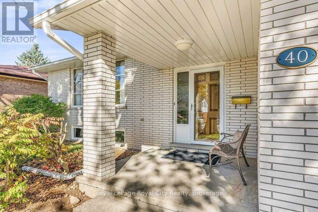 40 Keats Crescent, Guelph, Ontario  N1G 3B2 - Photo 4 - X13068634