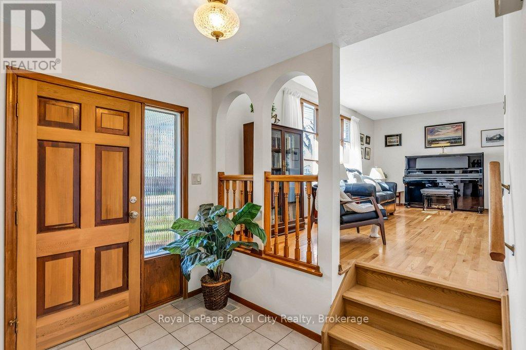 40 Keats Crescent, Guelph, Ontario  N1G 3B2 - Photo 6 - X13068634
