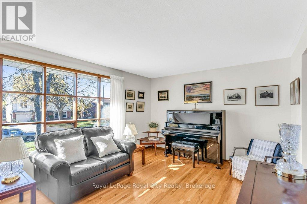 40 Keats Crescent, Guelph, Ontario  N1G 3B2 - Photo 7 - X13068634
