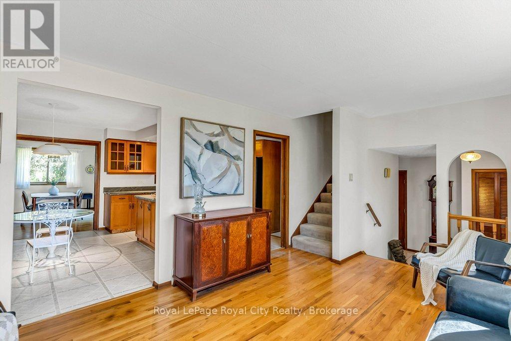 40 Keats Crescent, Guelph, Ontario  N1G 3B2 - Photo 9 - X13068634