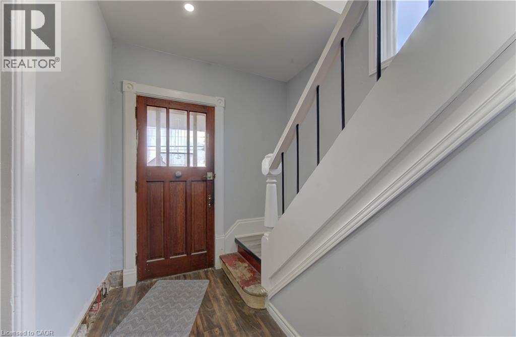138 Courtland Avenue E, Kitchener, Ontario  N2G 2V1 - Photo 2 - 40825676