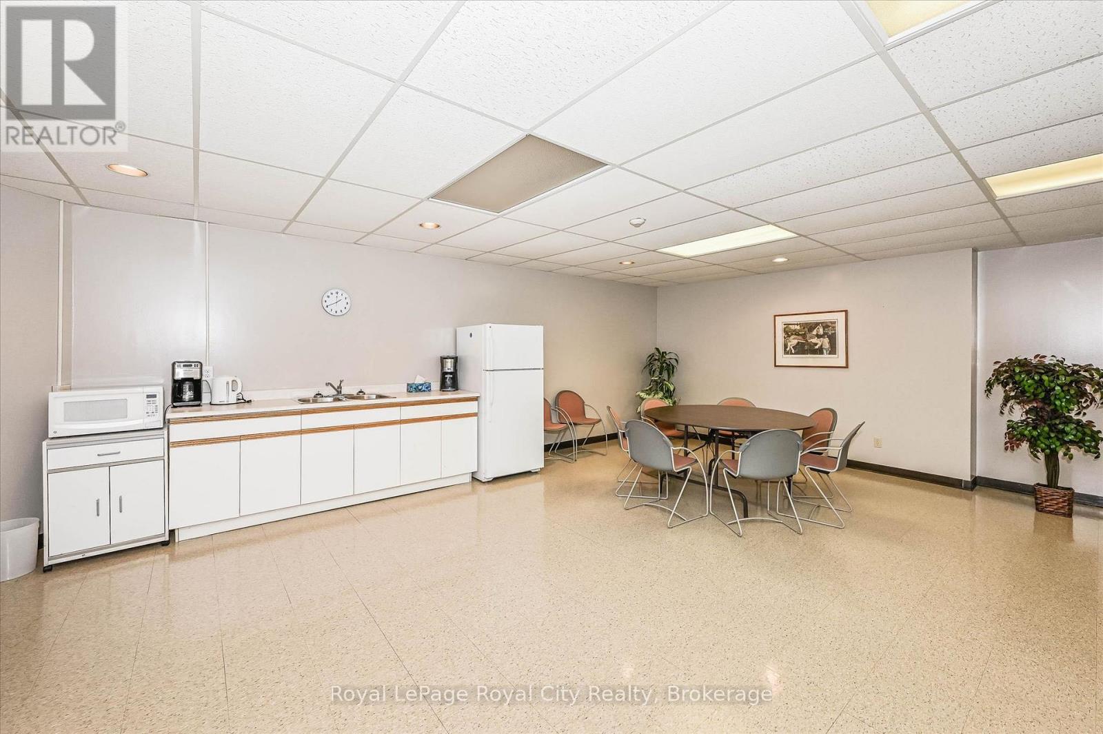 507 - 8 Christopher Court, Guelph, Ontario  N1G 4N7 - Photo 37 - X13069378
