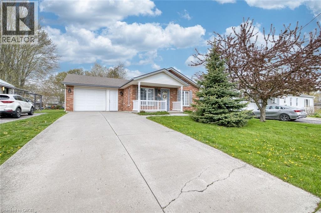 424 John Street, Dunnville, Ontario  N1A 2R2 - Photo 2 - 40825928