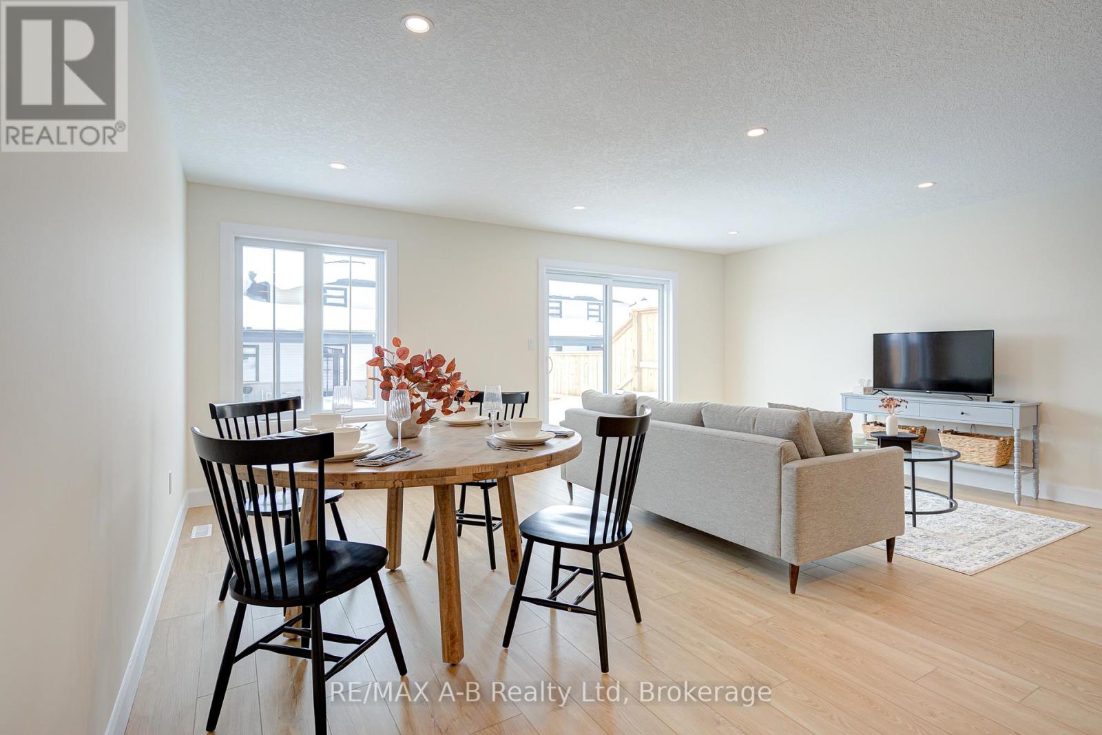 30 Linda Drive, Huron East, Ontario  N0K 1W0 - Photo 14 - X13070580