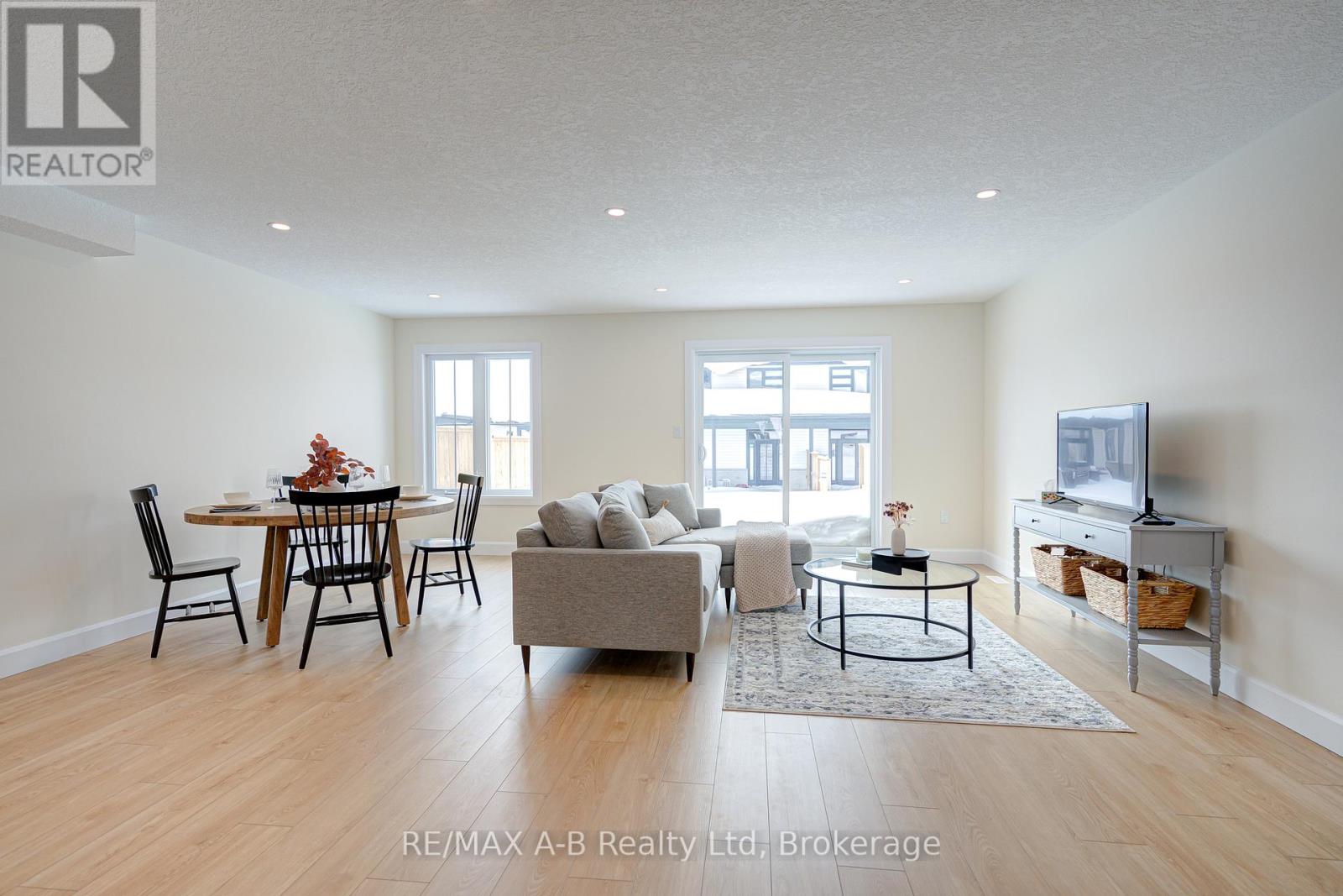 30 Linda Drive, Huron East, Ontario  N0K 1W0 - Photo 15 - X13070580