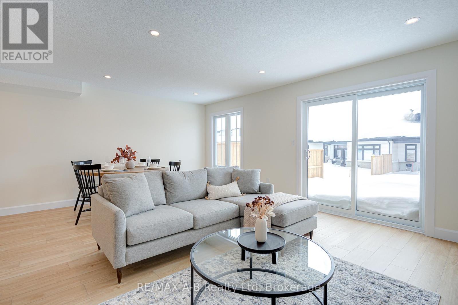 30 Linda Drive, Huron East, Ontario  N0K 1W0 - Photo 16 - X13070580