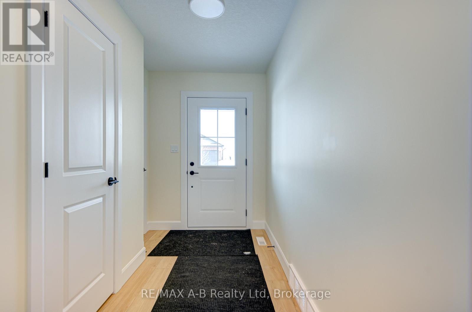 30 Linda Drive, Huron East, Ontario  N0K 1W0 - Photo 3 - X13070580