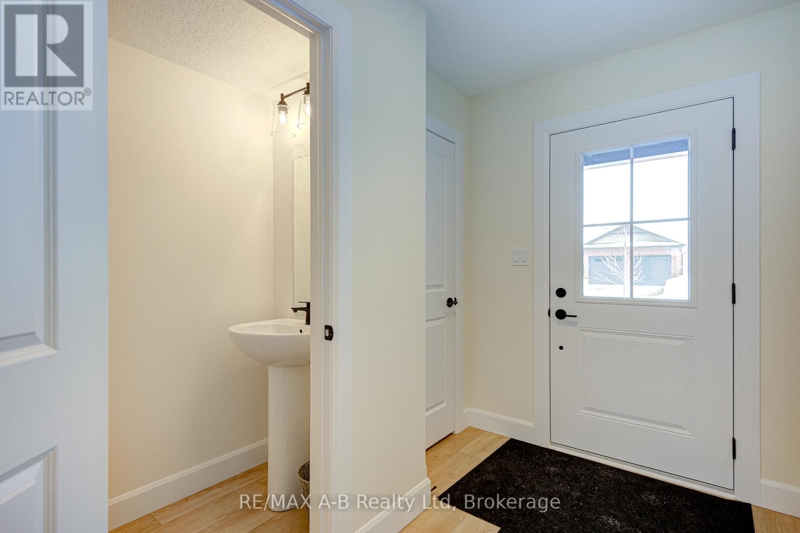 30 Linda Drive, Huron East, Ontario  N0K 1W0 - Photo 4 - X13070580