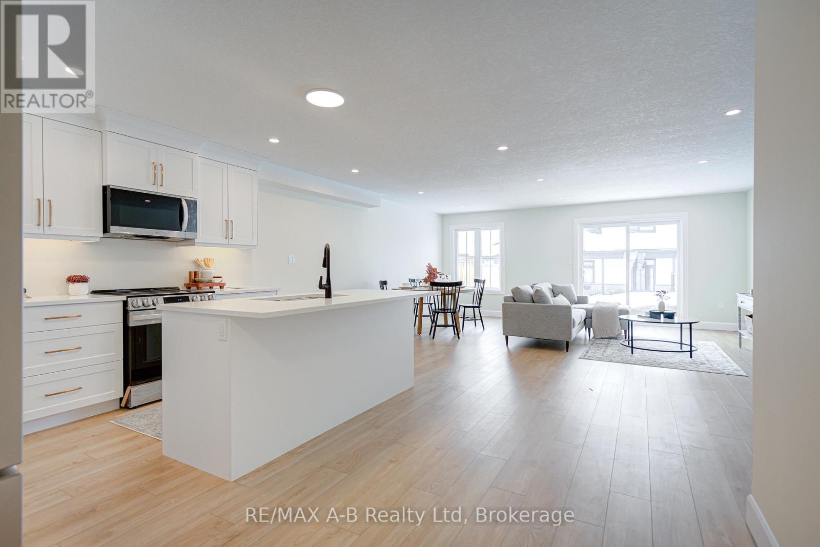 30 Linda Drive, Huron East, Ontario  N0K 1W0 - Photo 6 - X13070580