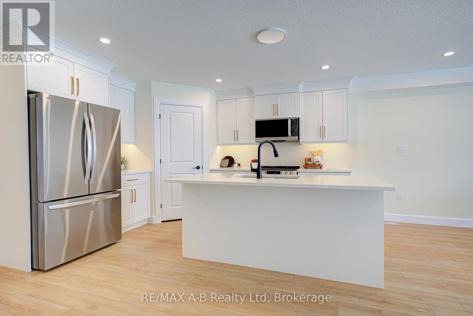 30 Linda Drive, Huron East, Ontario  N0K 1W0 - Photo 7 - X13070580
