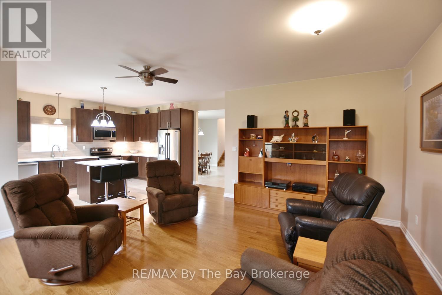 5 Falvo Street, Wasaga Beach, Ontario  L9Z 1J6 - Photo 8 - S13071020