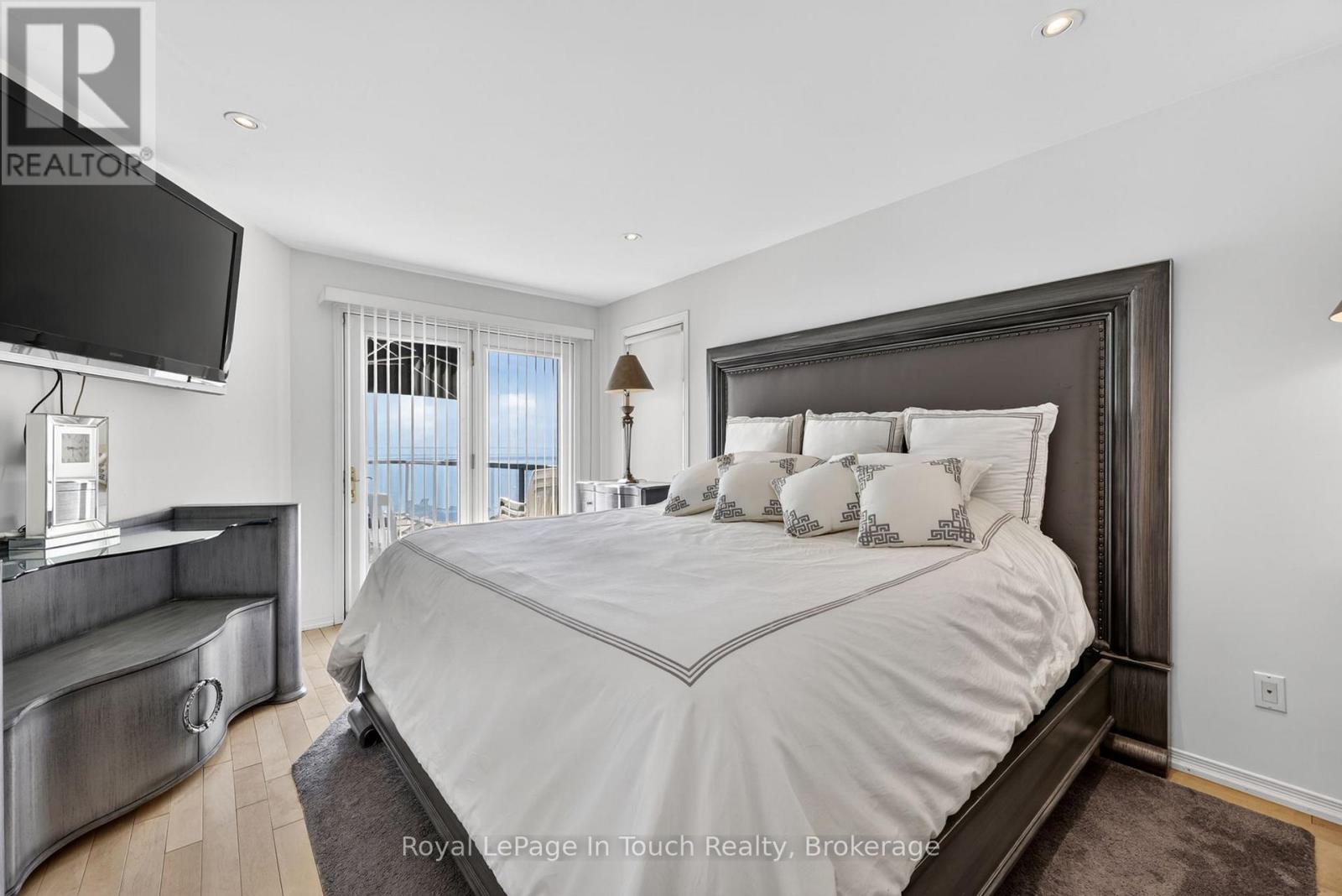 32 Tiny Beaches Road S, Tiny, Ontario  L0L 2J0 - Photo 15 - S13071314
