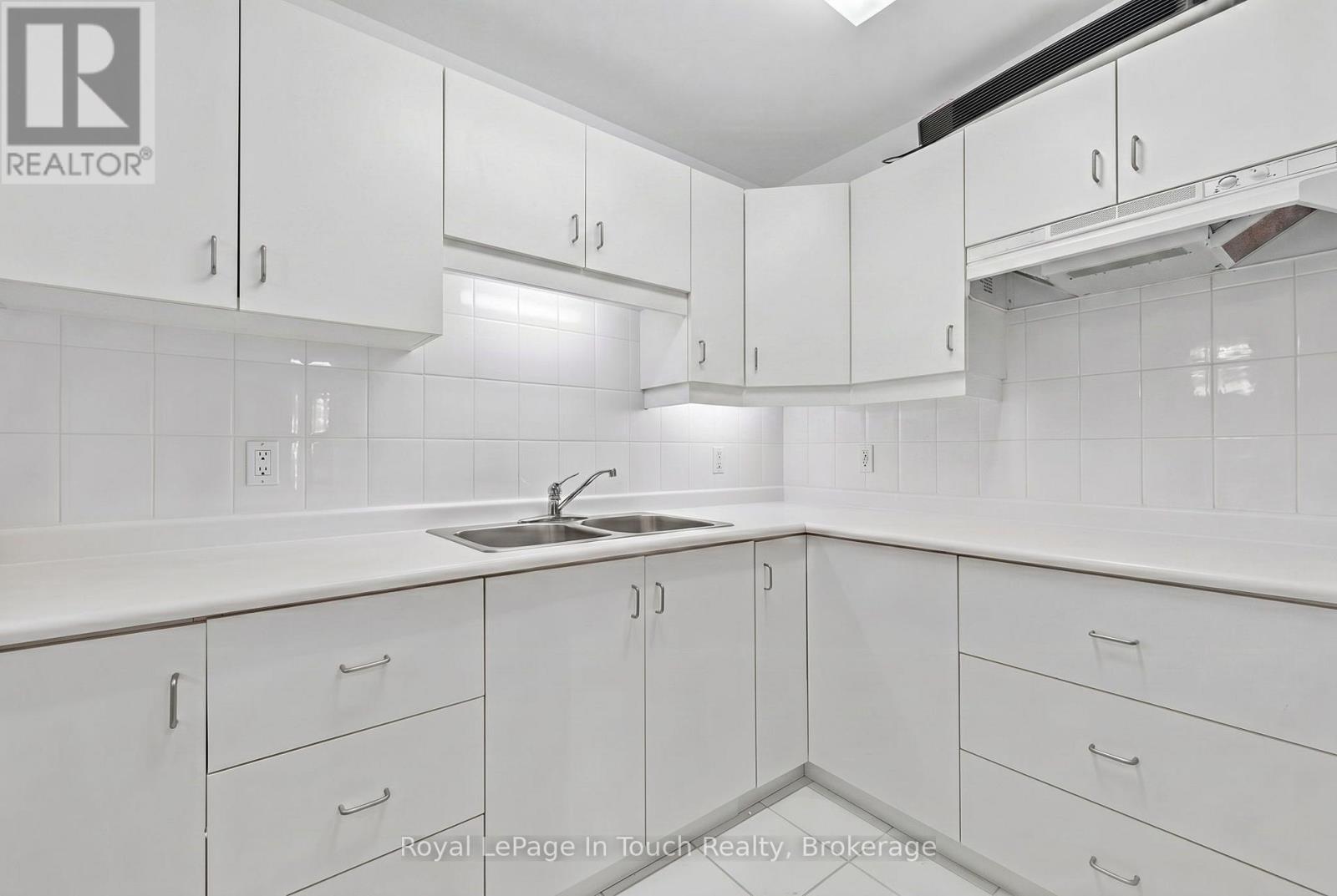 32 Tiny Beaches Road S, Tiny, Ontario  L0L 2J0 - Photo 24 - S13071314