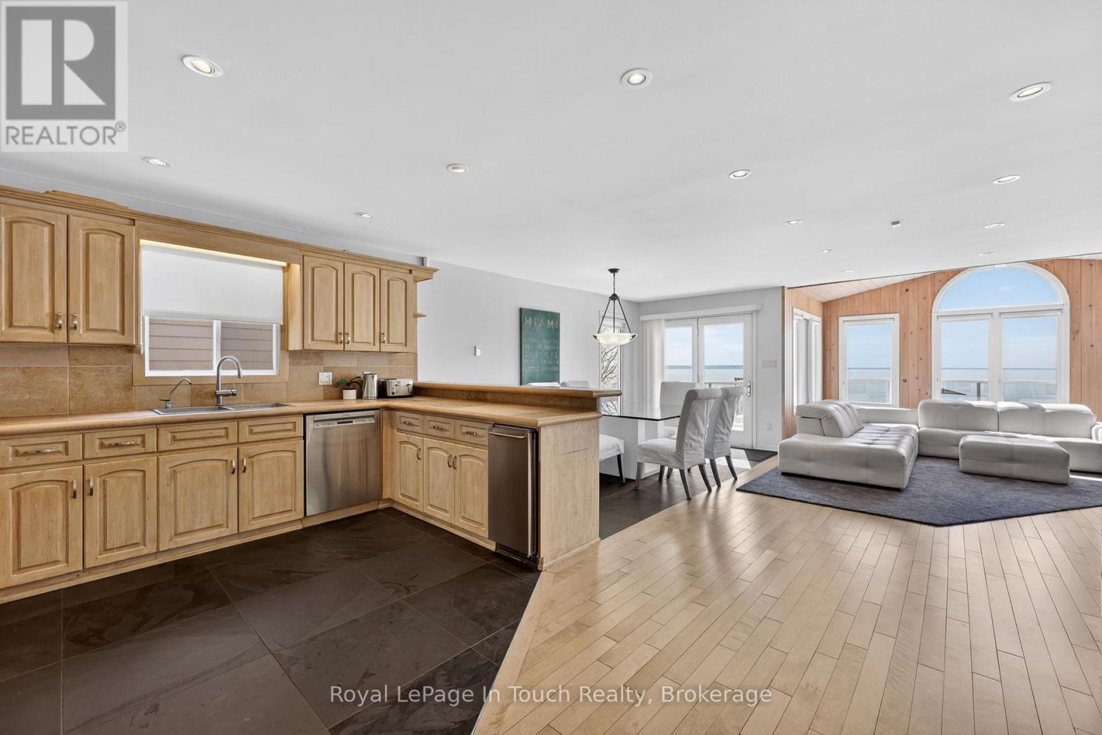 32 Tiny Beaches Road S, Tiny, Ontario  L0L 2J0 - Photo 6 - S13071314
