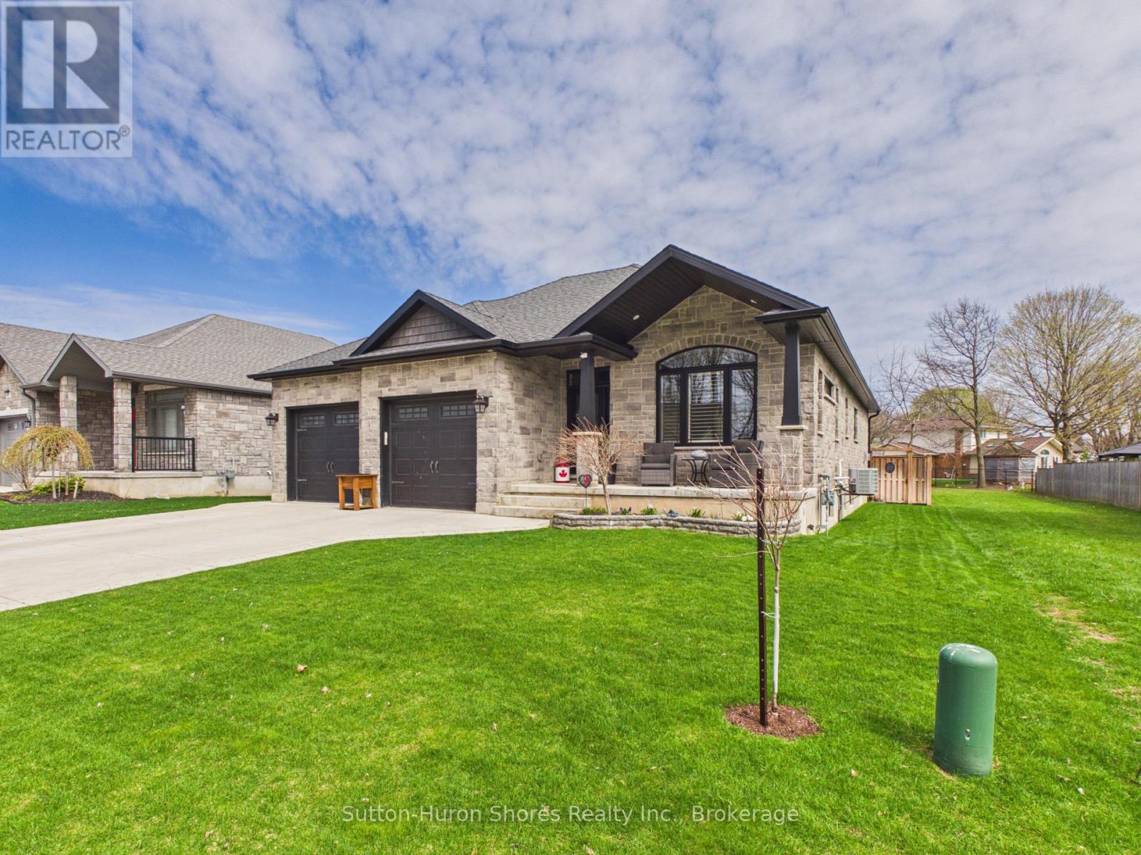 345 Ray Street, Saugeen Shores, Ontario  N0H 2C1 - Photo 3 - X13076820