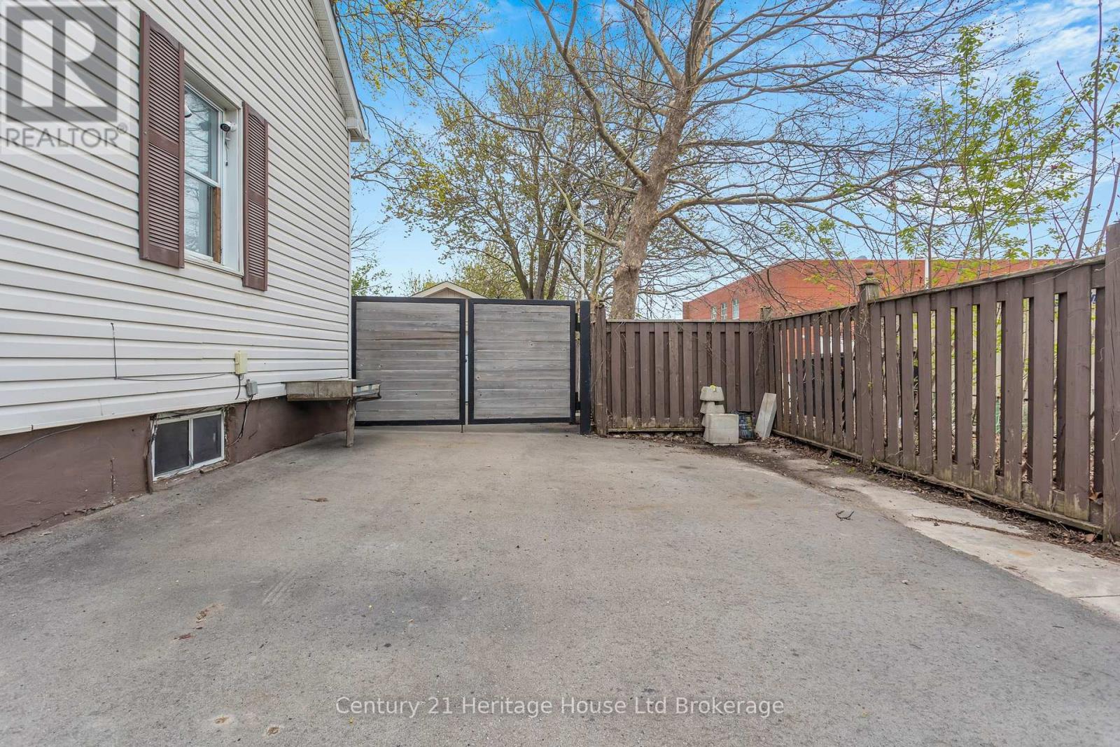 1098 Frances Street, London East, Ontario  N5W 2L7 - Photo 25 - X13076814