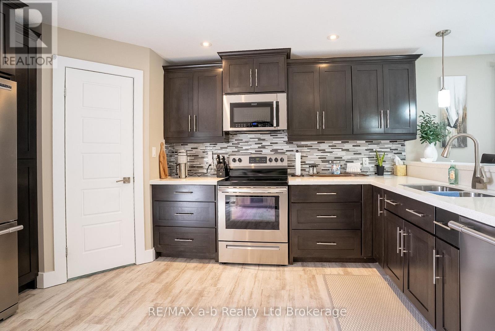 136 Maple Lane, Tillsonburg, Ontario  N4G 2Y9 - Photo 18 - X13079206