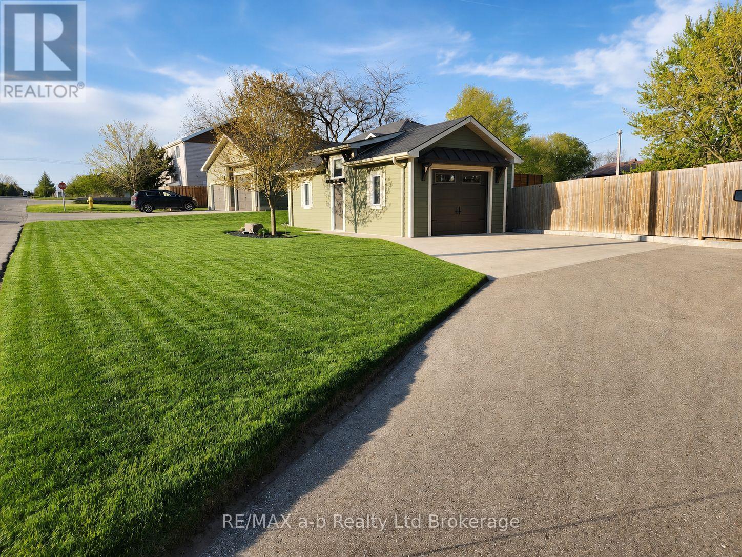 136 Maple Lane, Tillsonburg, Ontario  N4G 2Y9 - Photo 2 - X13079206