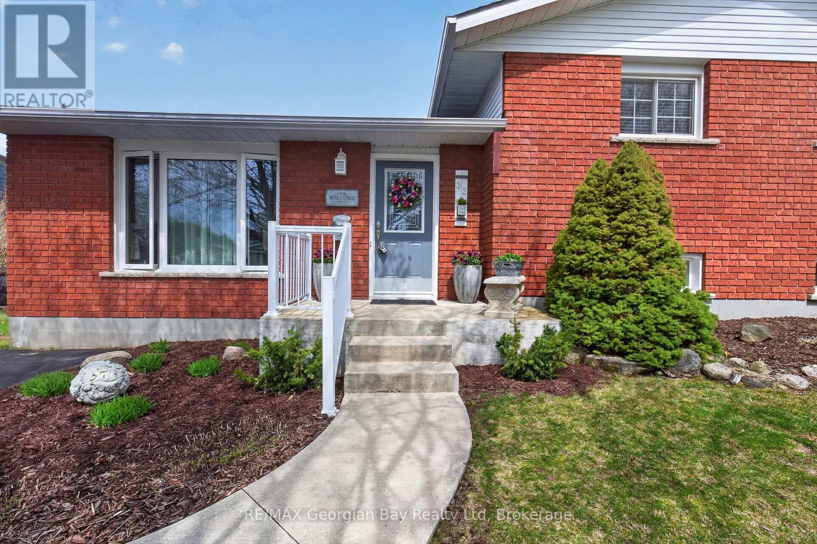 32 Bonaventure Place, Penetanguishene, Ontario  L9M 1J3 - Photo 3 - S13080208