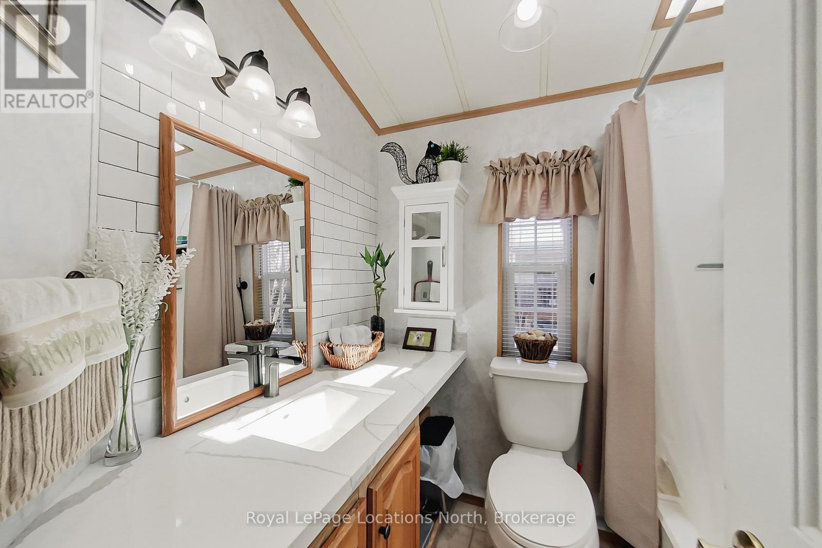 2 Wasaga Pines Lane E, Springwater, Ontario  L0L 1P0 - Photo 10 - S13080762
